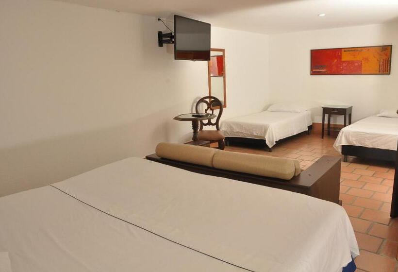 디럭스 4인 룸, Chrisban Hotel Boutique