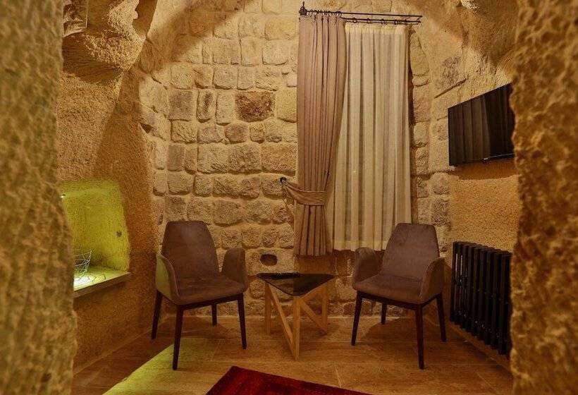 סוויטה, Acropolis Cave Suite