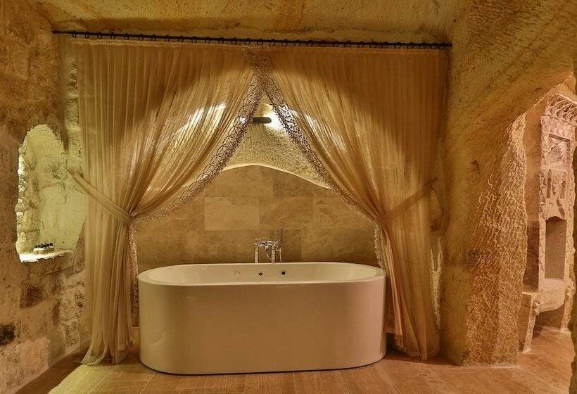 סוויטה, Acropolis Cave Suite