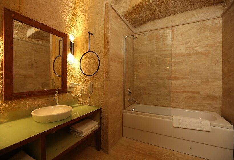 סוויטה, Acropolis Cave Suite