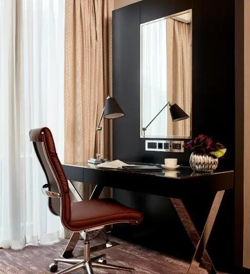 キングサイズベッドのスタンダードルーム, Hyatt Regency London Albert Embankment