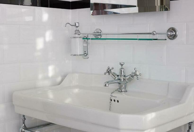 اتاق لوکس, Millasvilla