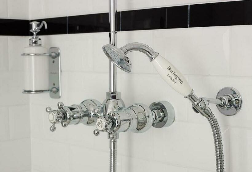 اتاق لوکس, Millasvilla