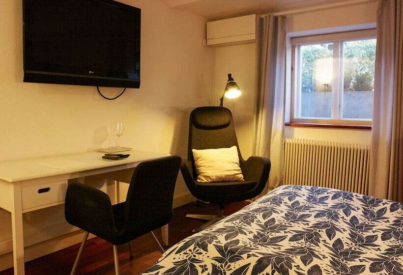 اتاق اکونومی, Millasvilla