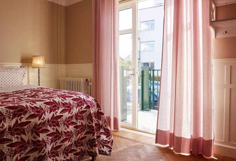 اتاق لوکس, Millasvilla