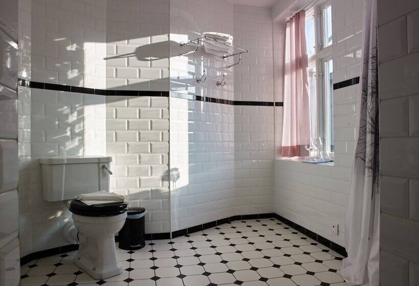 اتاق لوکس, Millasvilla