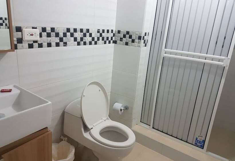 标准三人间, Old Providence