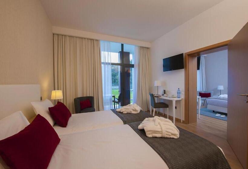 חדר משפחתי, Parque Serra Da Lousa