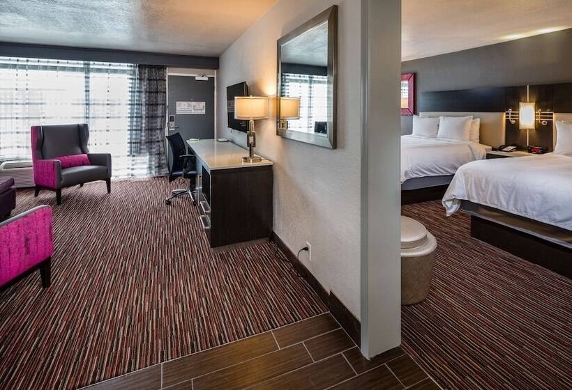 جناح, Radisson Hotel Oakland Airport