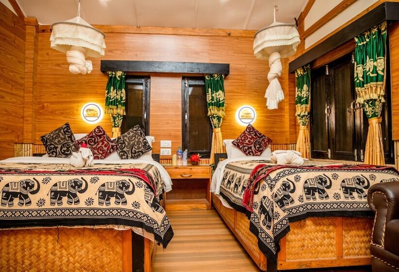 Deluxe room with river view, Riverside With Swimming Pool