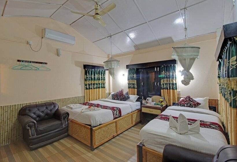 Deluxe room with river view, Riverside With Swimming Pool