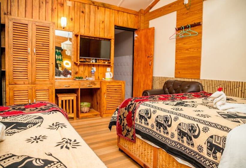 Deluxe room with river view, Riverside With Swimming Pool