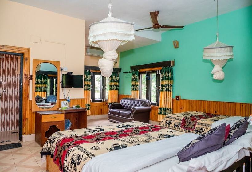 Deluxe room with river view, Riverside With Swimming Pool