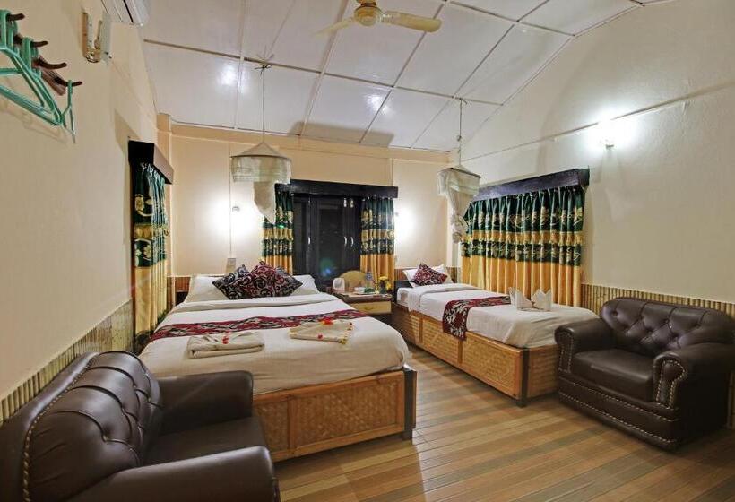 Deluxe room with river view, Riverside With Swimming Pool