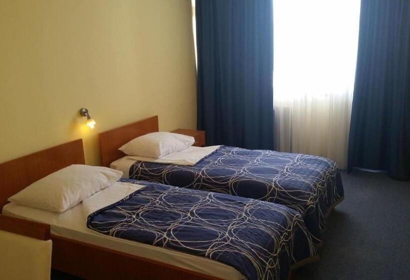 이코노미 룸, Zagreb