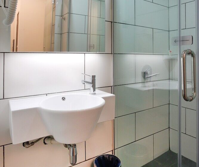 اتاق استاندارد چهار تخته, Lazdana Hotel Kuala Lumpur