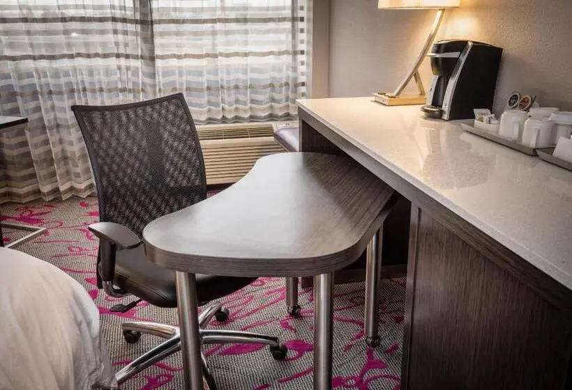 اتاق پرمیوم, Radisson Hotel Oakland Airport