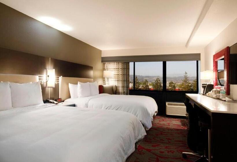 جناح, Radisson Hotel Oakland Airport