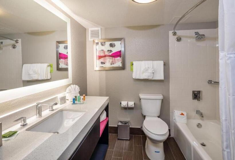 جناح, Radisson Hotel Oakland Airport