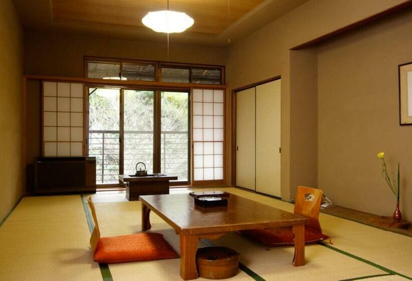 패밀리 룸, Sakahijiri Gyokushoen