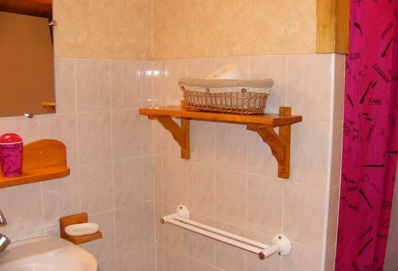 חדר לארבעה סטנדרטי עם מרפסת, Chalet Titlis