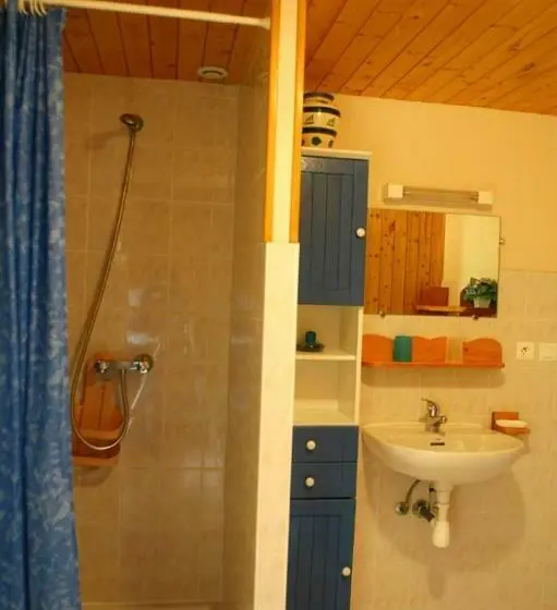Standard Neljän Hengen Huone Parveke, Chalet Titlis