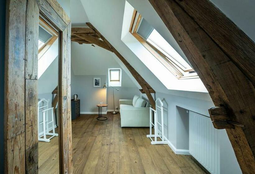 Familie Værelse, Château De La Garnison