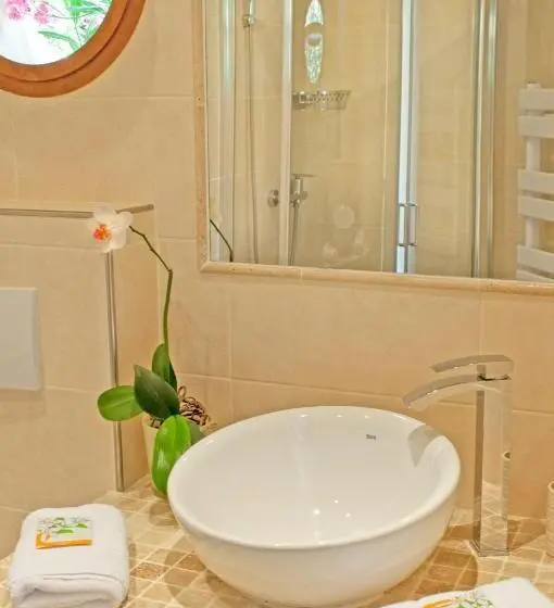 Comfort room with terrace, La Colline De Vence
