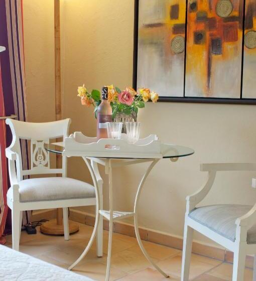 Comfort room with terrace, La Colline De Vence