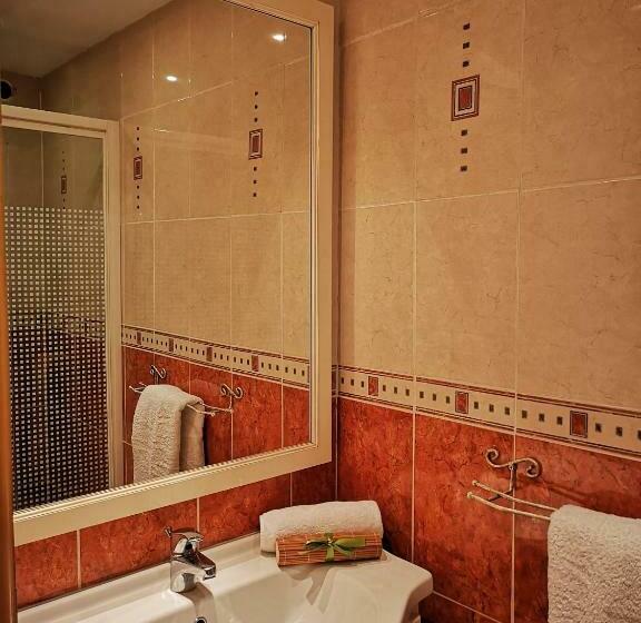 Номер Стандарт, La Villa Des Roses Gîte Chambres D Hôtes Piscine Chauffée