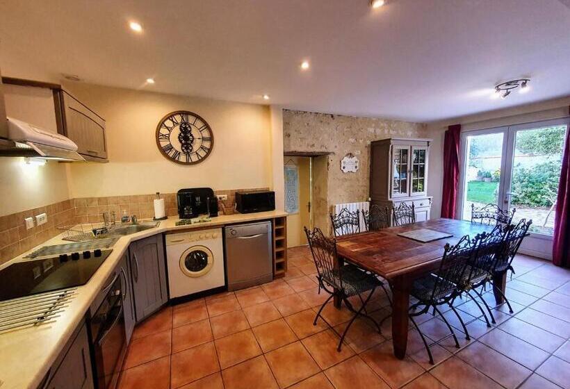 Дом 4 Спальни, La Villa Des Roses Gîte Chambres D Hôtes Piscine Chauffée