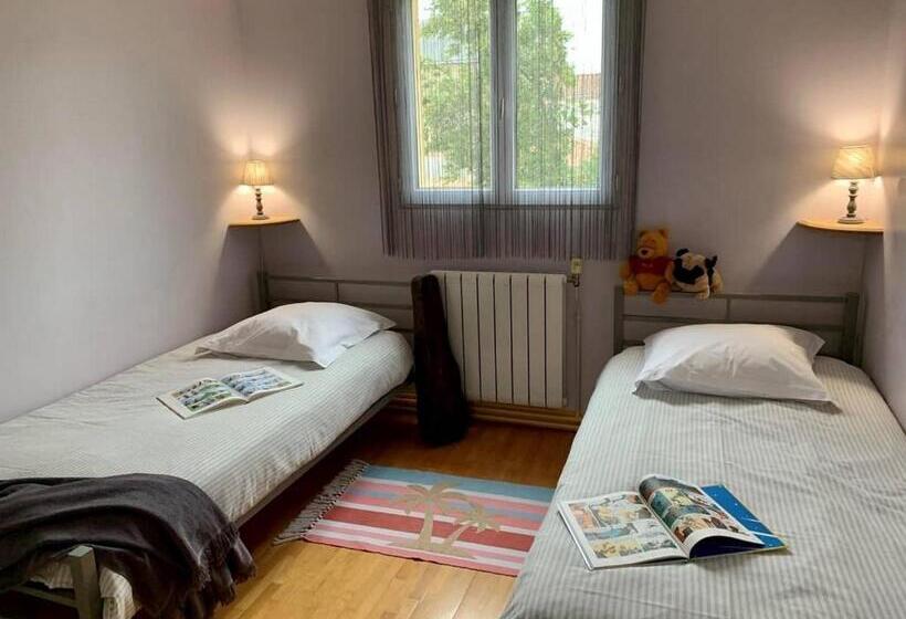 Дом 4 Спальни, La Villa Des Roses Gîte Chambres D Hôtes Piscine Chauffée