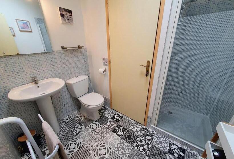 Дом 4 Спальни, La Villa Des Roses Gîte Chambres D Hôtes Piscine Chauffée