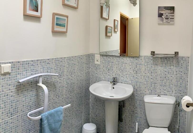 Дом 4 Спальни, La Villa Des Roses Gîte Chambres D Hôtes Piscine Chauffée