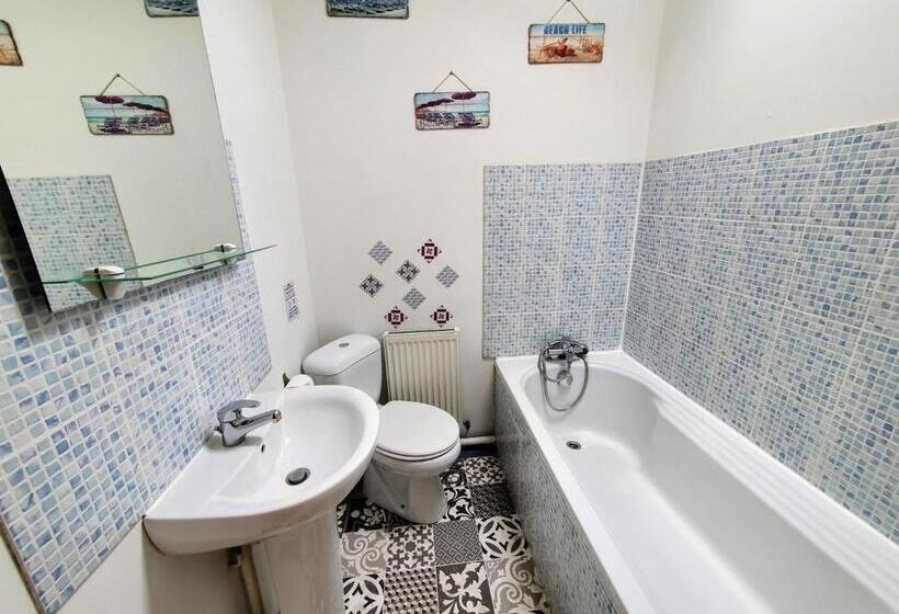 Дом 4 Спальни, La Villa Des Roses Gîte Chambres D Hôtes Piscine Chauffée