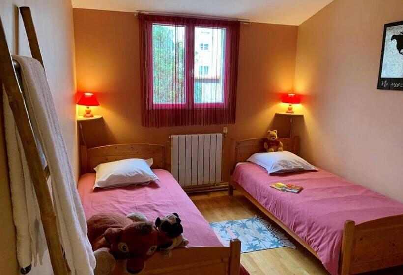 Дом 4 Спальни, La Villa Des Roses Gîte Chambres D Hôtes Piscine Chauffée