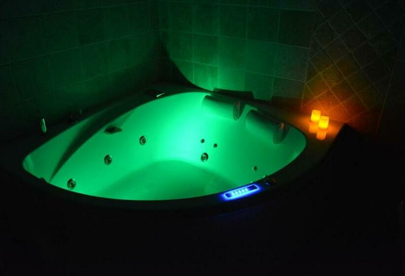 标准间带漩涡浴缸, Le Bacchu Ber