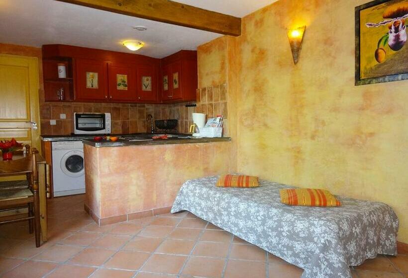 جناح, Le Mas De Pié Caud