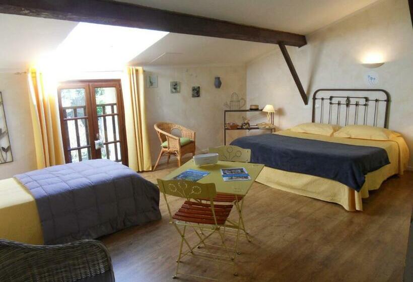 غرفة قياسية ثلاثية, L'estapade Des Tourelons