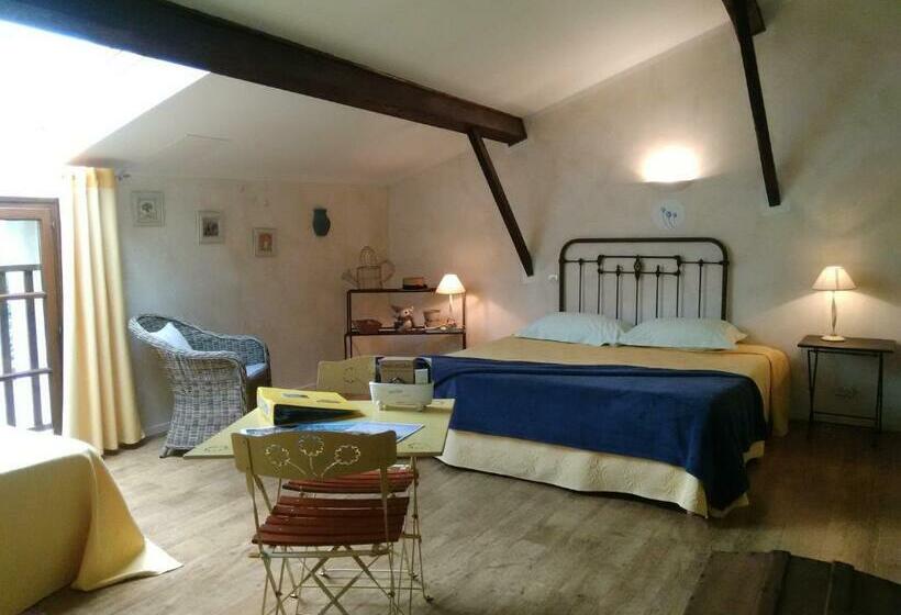 غرفة قياسية ثلاثية, L'estapade Des Tourelons