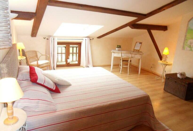 غرفة قياسية ثلاثية, L'estapade Des Tourelons