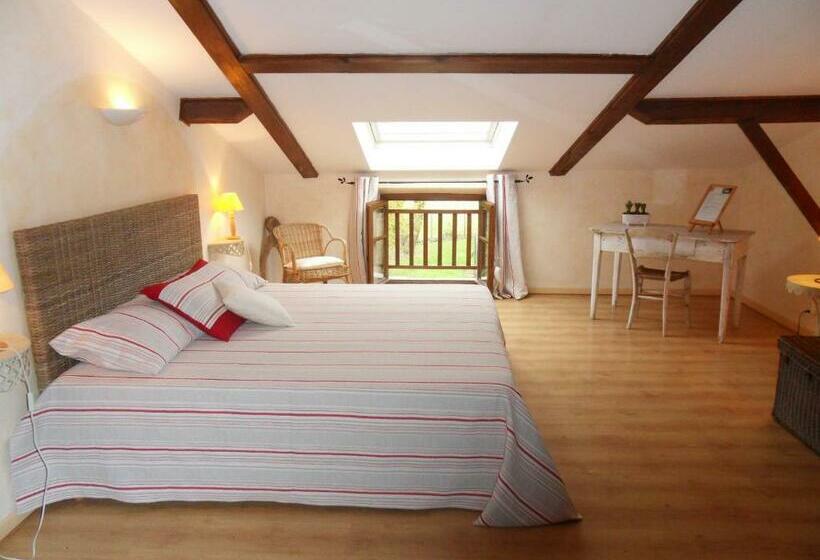 غرفة قياسية ثلاثية, L'estapade Des Tourelons