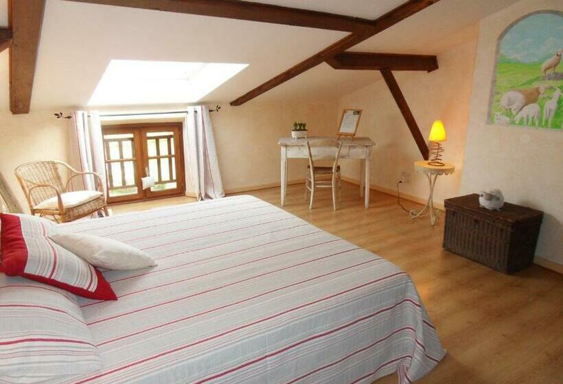 غرفة قياسية ثلاثية, L'estapade Des Tourelons