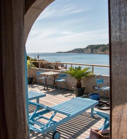 컴포트 룸, O Petit Monde