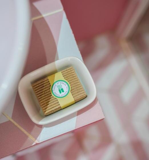 컴포트 룸, O Petit Monde