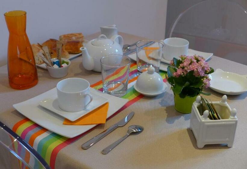 スタンダードルーム, Les Versaillaises