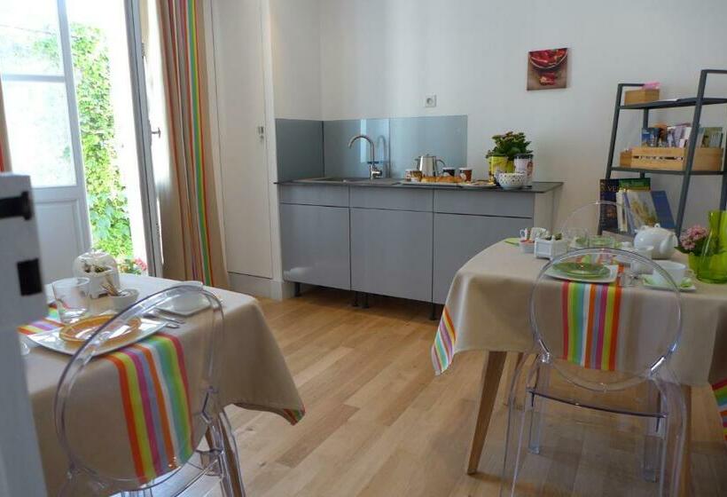 スタンダードルーム, Les Versaillaises