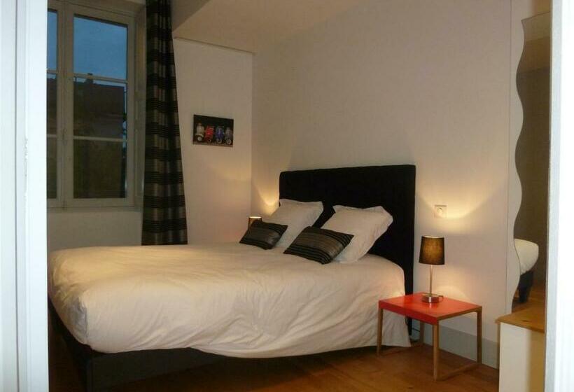 スタンダードルーム, Les Versaillaises