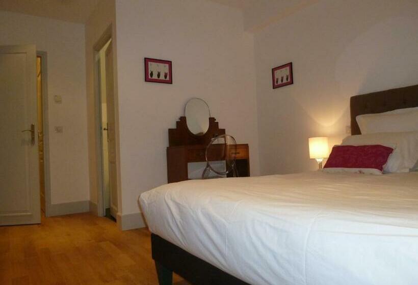 スタンダードルーム, Les Versaillaises