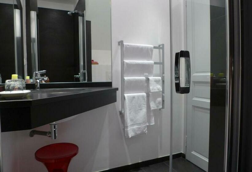 スタンダードルーム, Les Versaillaises